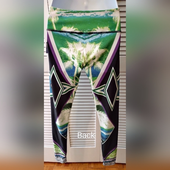 NWT Women's Onzie theonzie Graphic Legging Yoga Pants size S/M - Picture 2 of 9